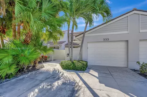 555 Prestwick Cir, Palm Beach Gardens, FL 33418