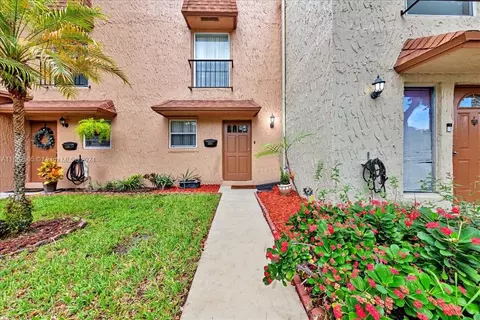 557 N Pine Island Rd #30, Plantation, FL 33324