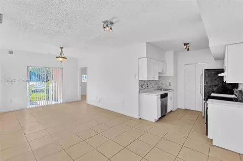3221 Sabal Palm Mnr #105, Hollywood, FL 33024