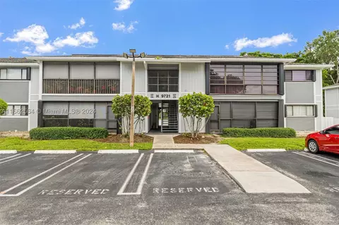 9721 Hammocks Blvd #108, Miami, FL 33196