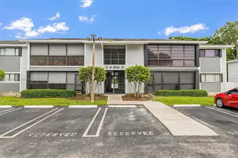 9721 Hammocks Blvd #108, Miami, FL 33196