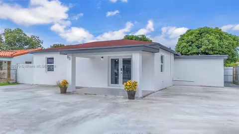 912 E 32nd St, Hialeah, FL 33013