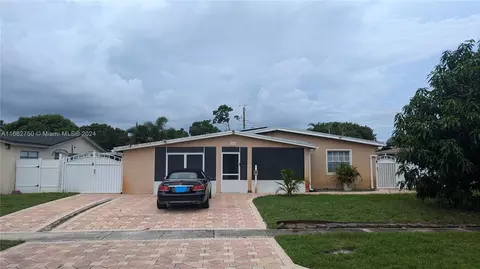 6641 Pershing St, Hollywood, FL 33024