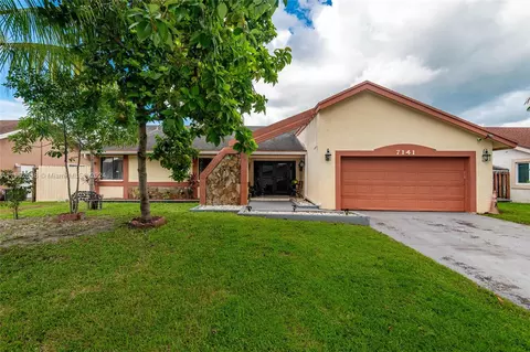 7141 NW 45th St, Lauderhill, FL 33319