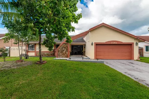 7141 NW 45th St, Lauderhill, FL 33319