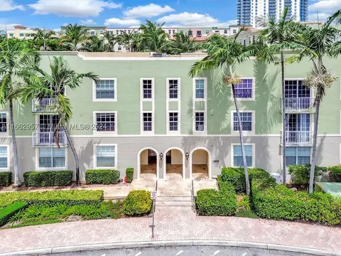 1900 Van Buren St #304B, Hollywood, FL 33020