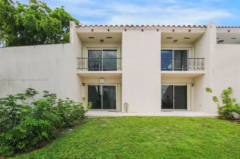 Exterior - 7238 Jacaranda Ln, Miami Lakes, FL 33014 photo 5 of 7