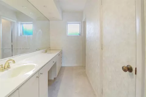 Bath - 7238 Jacaranda Ln, Miami Lakes, FL 33014 photo 1 of 2
