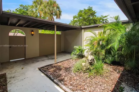 Exterior - 7238 Jacaranda Ln, Miami Lakes, FL 33014 photo 3 of 7