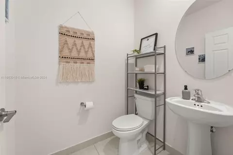 Bath - 10938 W 33rd Ct, Hialeah, FL 33018 photo 1 of 4