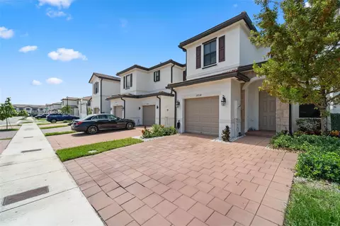 Exterior - 10938 W 33rd Ct, Hialeah, FL 33018 photo 4 of 4
