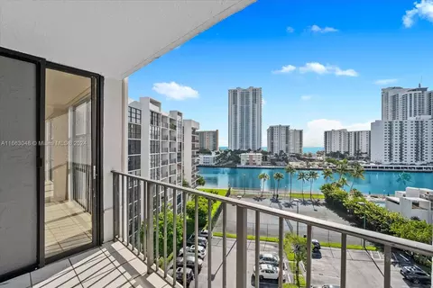 1000 Parkview Dr #824, Hallandale Beach, FL 33009