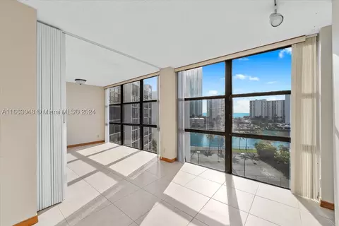 1000 Parkview Dr #824, Hallandale Beach, FL 33009