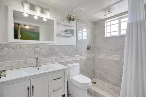 17326 NW 74th Ave #202, Hialeah, FL 33015
