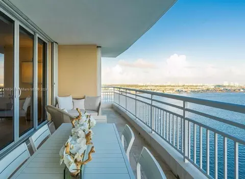 808 Brickell Key Dr #1904, Miami, FL 33131