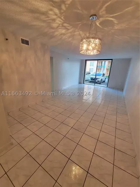 9686 Fontainebleu Blvd #105, Miami, FL 33172