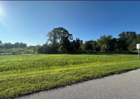 9216 Sleepy Oaks Dr, Sebring, FL 33875