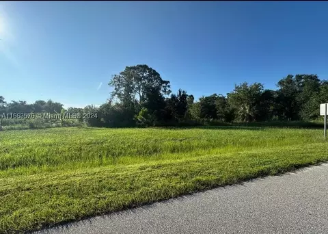 9216 Sleepy Oaks Dr, Sebring, FL 33875