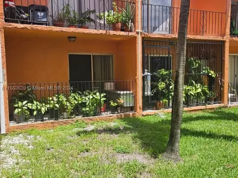 1300 W 47th Pl #117, Hialeah, FL 33012