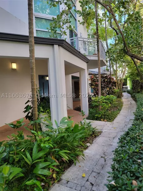 7728 Collins Ave #4, Miami Beach, FL 33141
