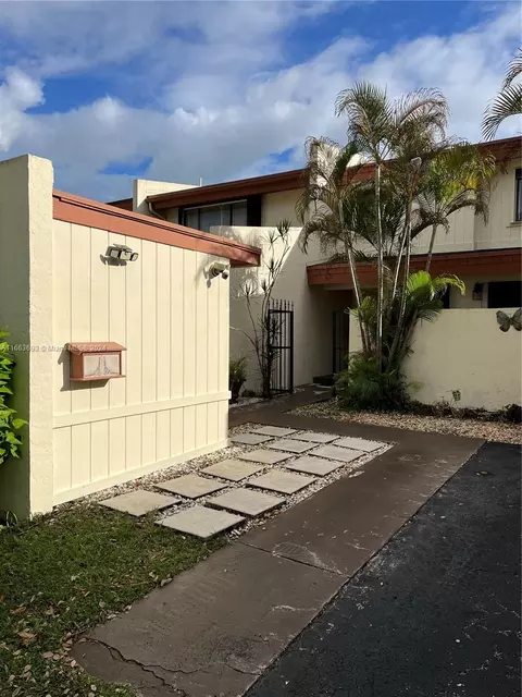 10688 SW 76th Ter #-, Miami, FL 33173