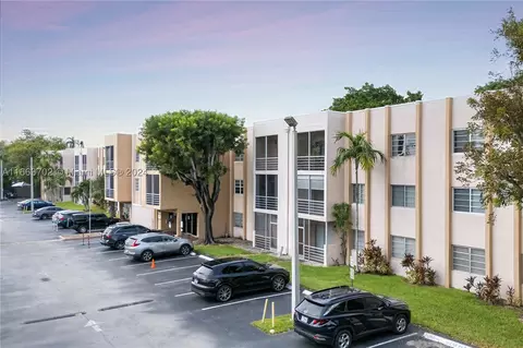 15888 SW 95th Ave #205, Miami, FL 33157