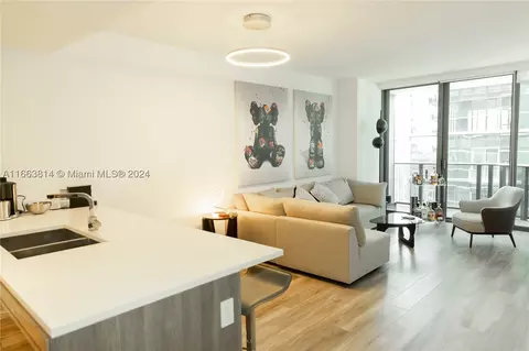 801 S Miami Ave #4207, Miami, FL 33130