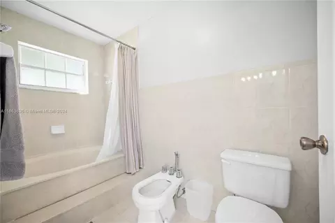 Bath - 14832 SW 173rd St, Miami, FL 33187 photo 1 of 2