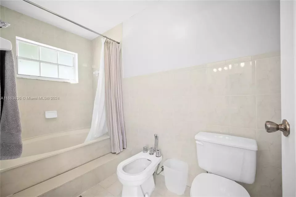 Bath - 14832 SW 173rd St, Miami, FL 33187 photo 1 of 2