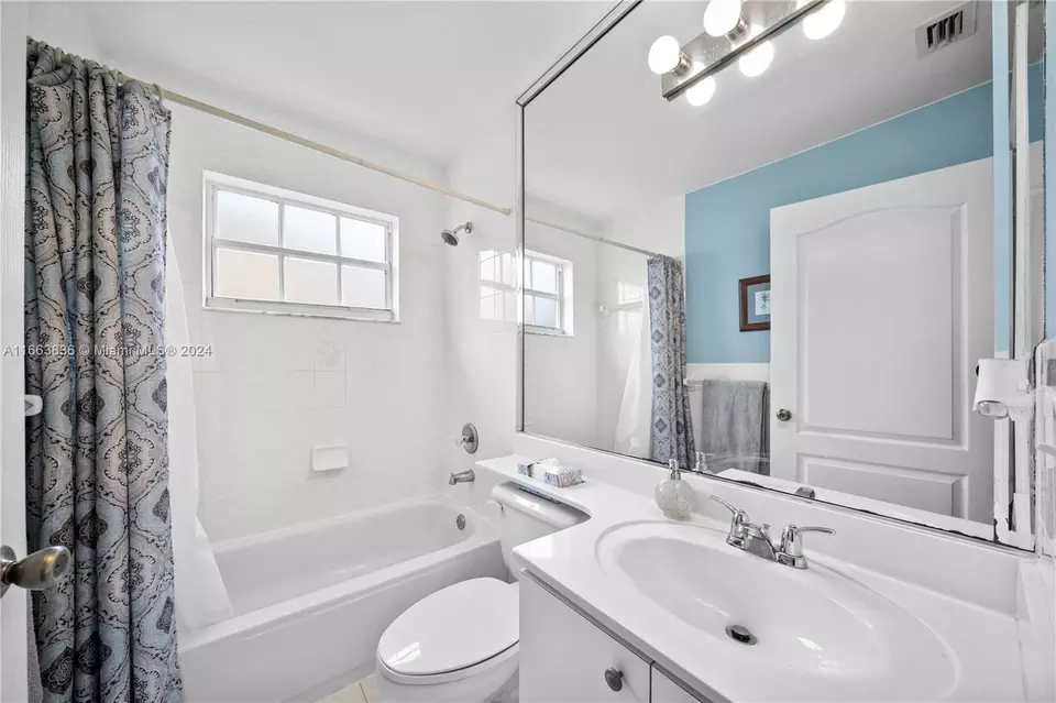 Bath - 14832 SW 173rd St, Miami, FL 33187 photo 2 of 2