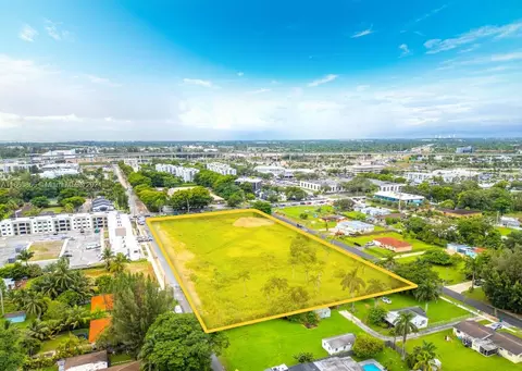 190 NW 162nd St, Miami, FL 33169