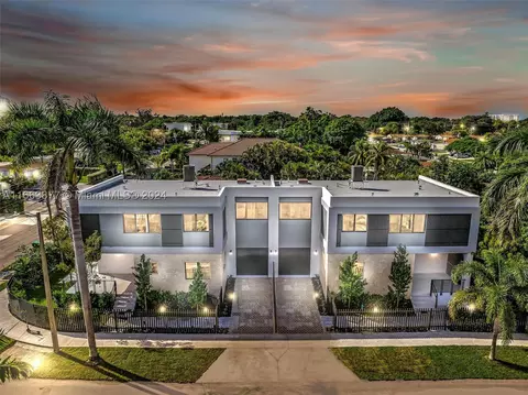 3302 SW 27th Ter #RIGHT, Miami, FL 33133