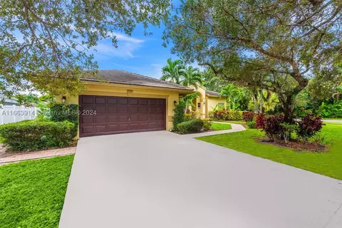 9690 NW 39th Ct, Hollywood, FL 33024