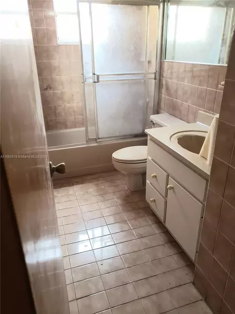 Undisclosed, Hialeah, FL 33018 photo 3