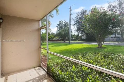 8530 Old Country Mnr #125, Davie, FL 33328