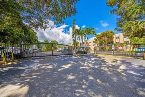 15888 SW 95th Ave #212, Miami, FL 33157
