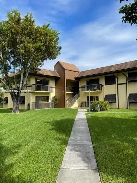 7995 SW 86th St #325, Miami, FL 33143