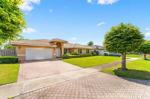15472 SW 112th Ter, Miami, FL 33196