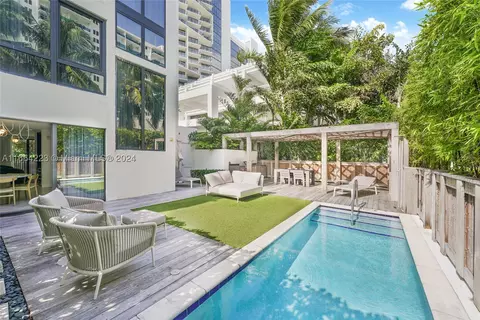 2201 Collins Ave #BUNGALOW 1, Miami Beach, FL 33139
