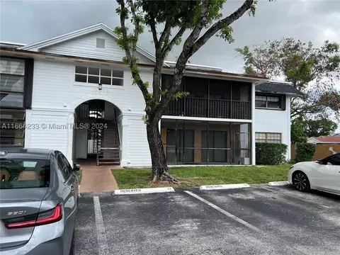 19085 NW 62nd Ave #108, Hialeah, FL 33015