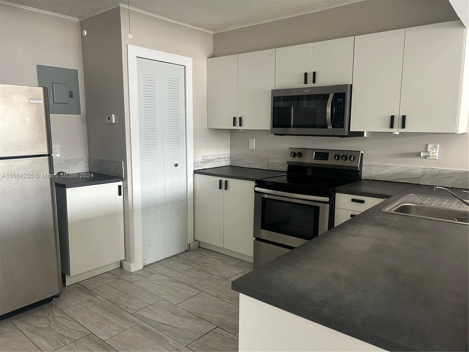 2175 NE 56th St Unit 112