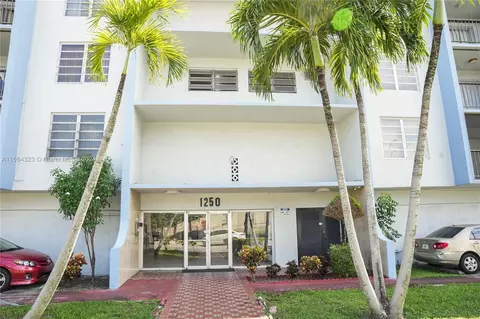 1250 NE 125th St #208C, North Miami, FL 33161