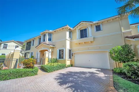 1590 Passion Vine Cir #27-1, Weston, FL 33326