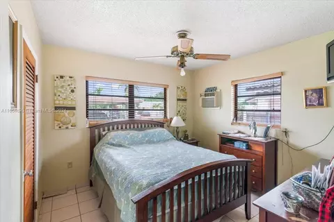 526 E 54th St, Hialeah, FL 33013 photo 16