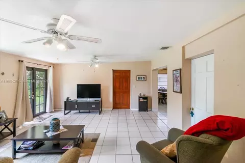 526 E 54th St, Hialeah, FL 33013 photo 13