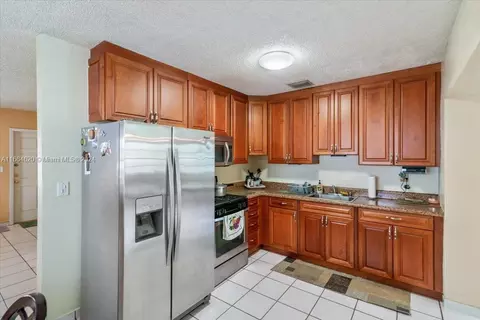 526 E 54th St, Hialeah, FL 33013 photo 8