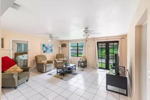 526 E 54th St, Hialeah, FL 33013 photo 10