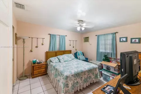526 E 54th St, Hialeah, FL 33013 photo 15