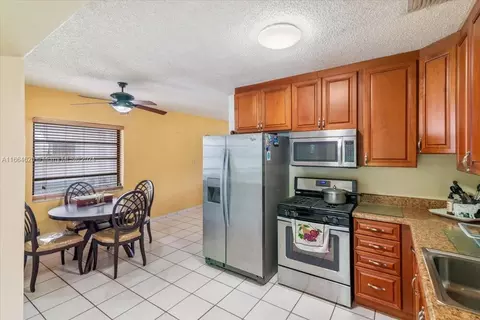 526 E 54th St, Hialeah, FL 33013 photo 9