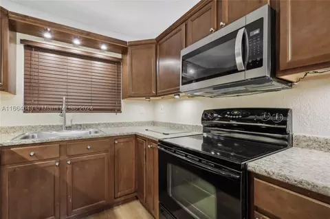 462 N Laurel Dr #2005, Margate, FL 33063